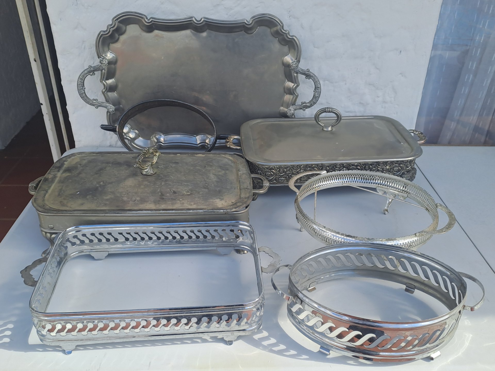 Mixed lot — Assorted stainless‑steel servingware: trays, lidded chafing dishes & pierced stands (no inner pans)