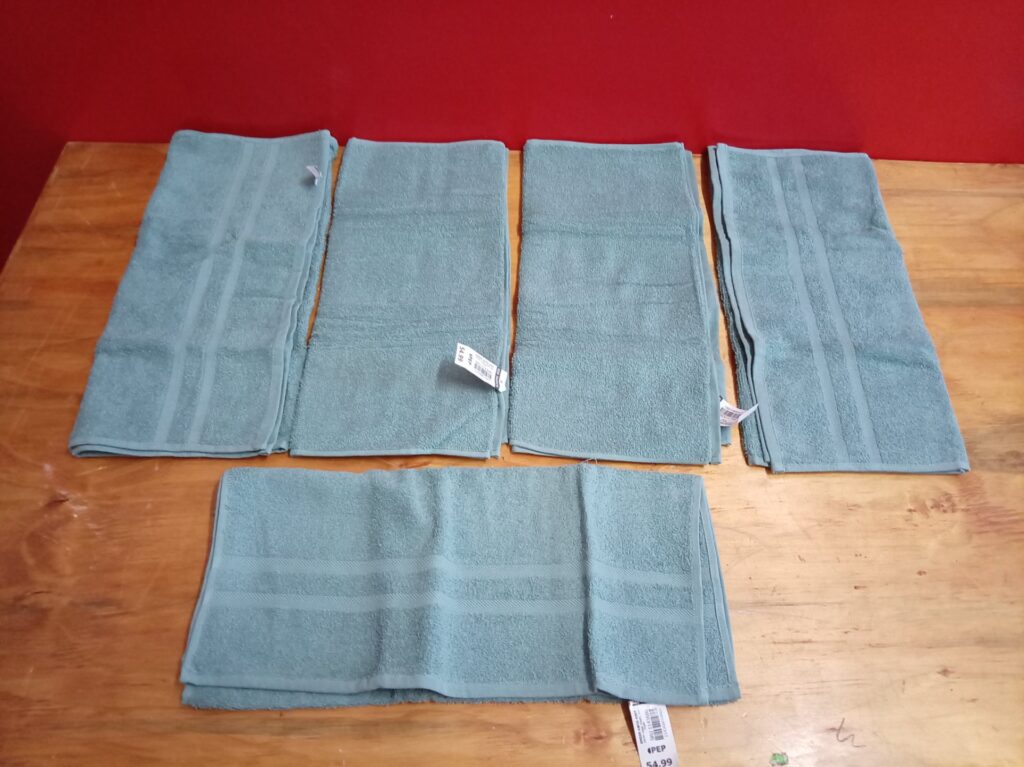Lot of 5 — Brand New ENTRY Hand Towels, Sea‑Foam 50 x 90 cm (tags attached)