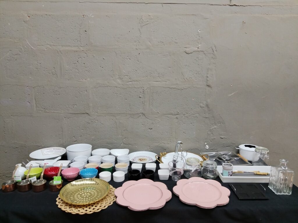 Bulk lot: 53 mixed kitchen & servingware pieces — ramekins, coloured bowls, glass jars, chargers & trays