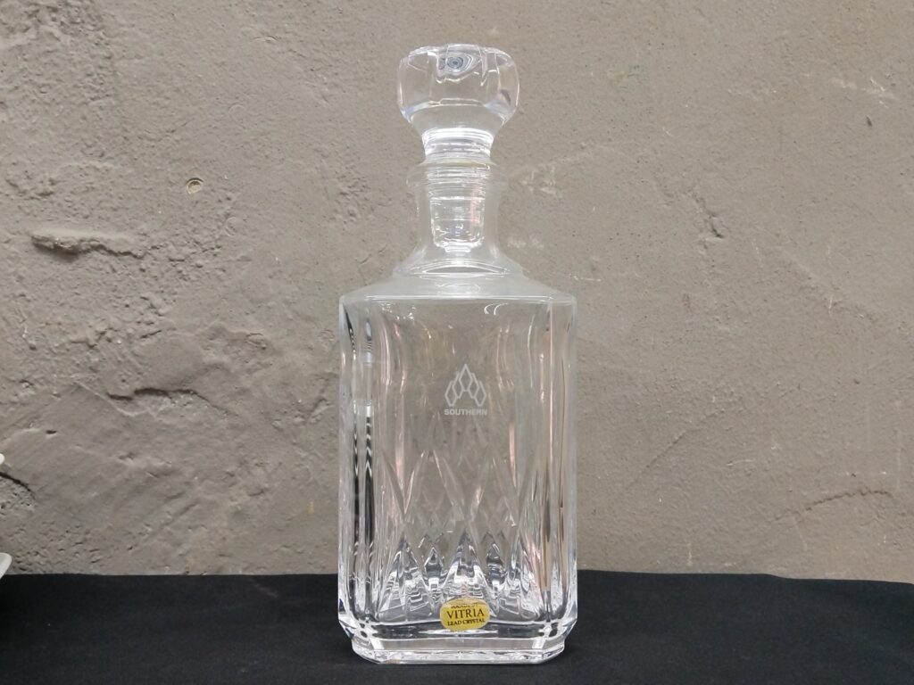 Handcut Vitria lead crystal decanter with matching stopper — etched SOUTHERN logo