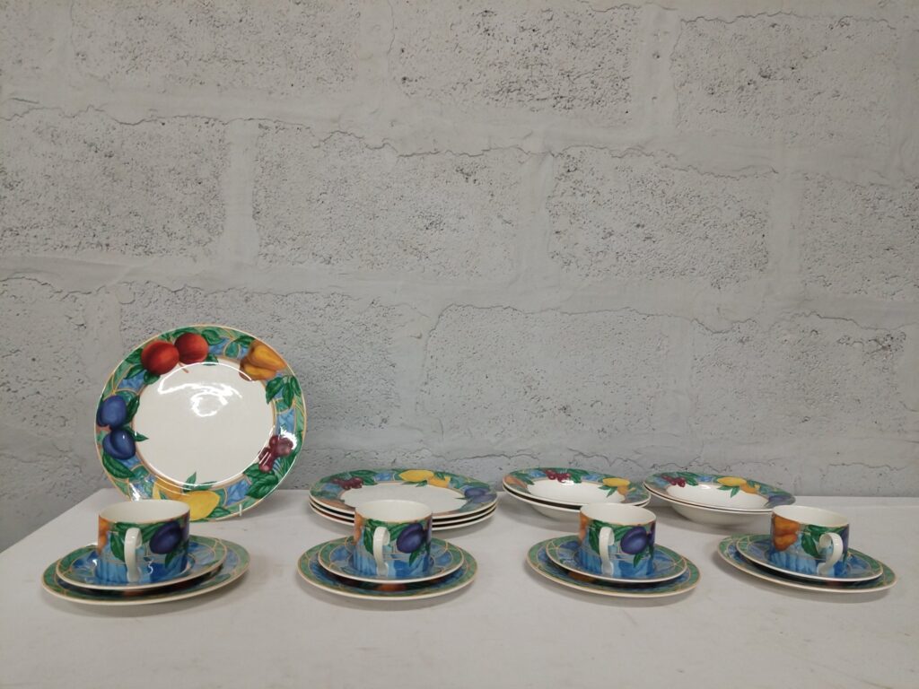 Saint James ‘Super Strong China’ fruit-pattern dinner set — 20 pieces (cups, saucers, plates, serving platter)