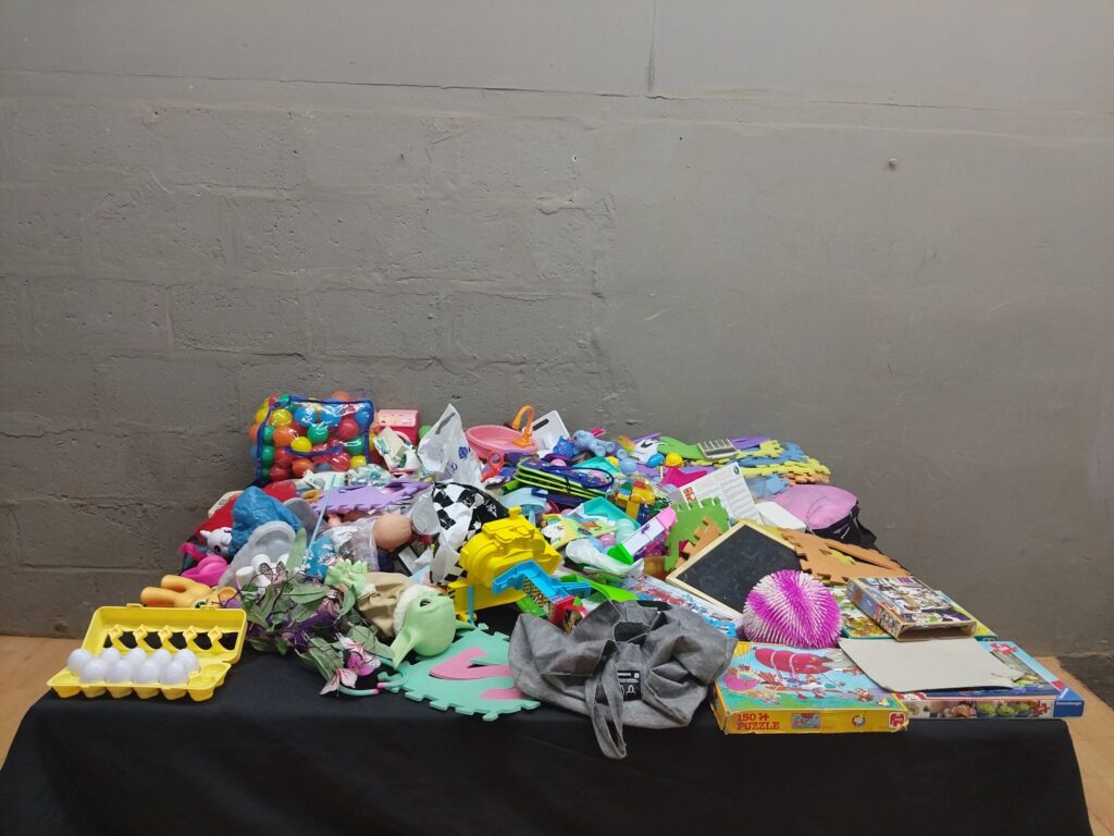 Bulk mixed children’s toys & puzzles lot — approx 150 pieces, used (Educa puzzle visible)