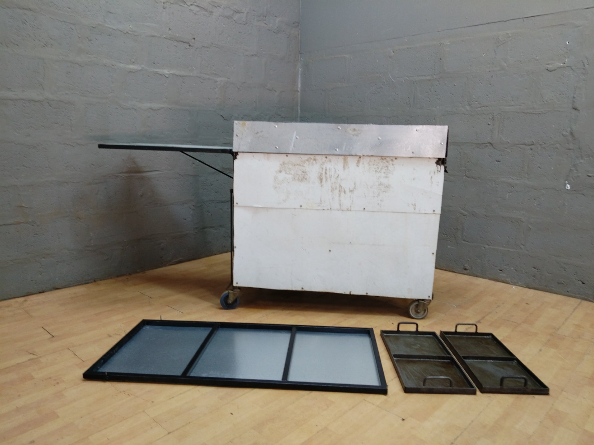 Mobile two‑burner commercial gas griddle cart with removable plates, hoses & regulator – working