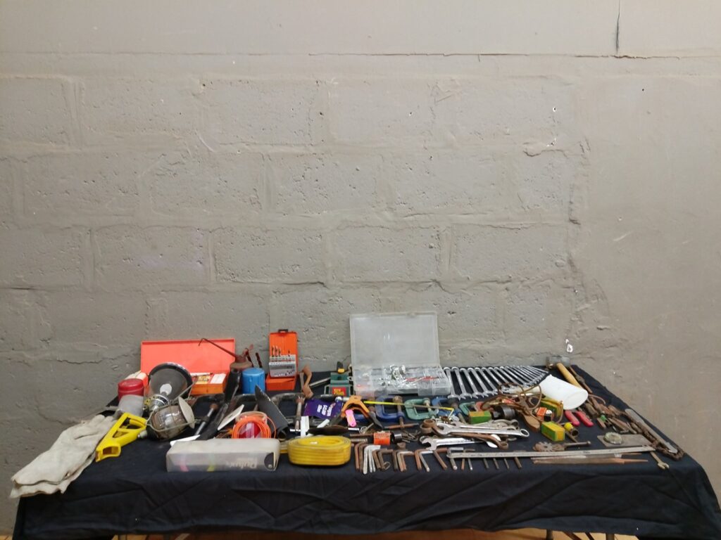 Mixed Lot: Hand Tools & Hardware — clamps, spanners, hex keys, sockets, lamps, fixings (50–70 pcs)