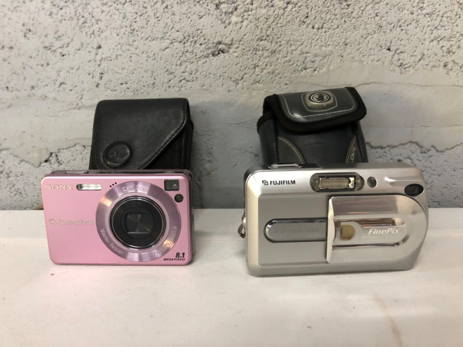 Sony Cyber-shot DSC-W130 (pink) & Fujifilm FinePix A340 (silver) — 2 compact cameras + 2 soft cases