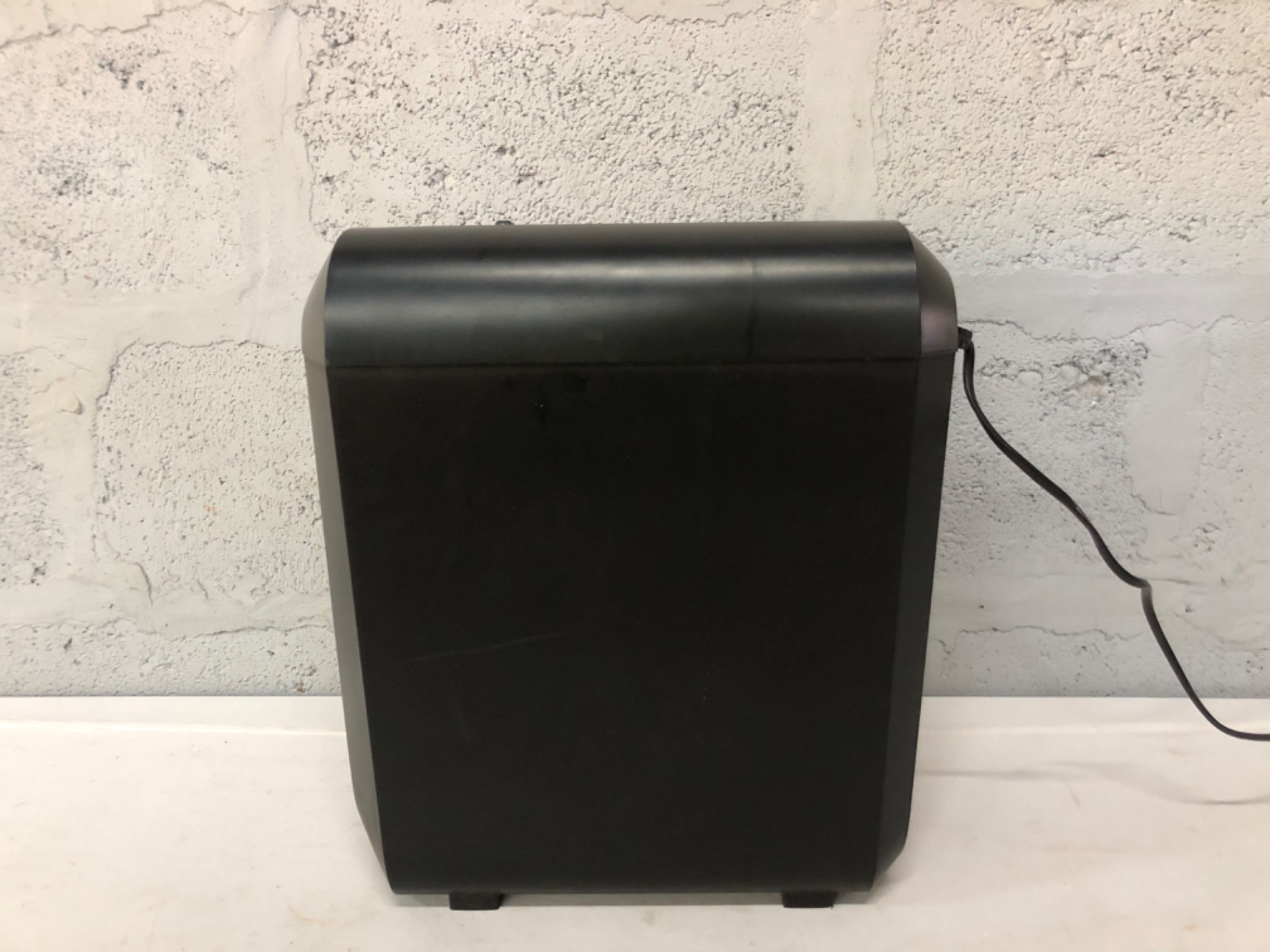 Fellowes LX65 Office Paper Shredder – Tested & Complete, Used (Cosmetic Wear)