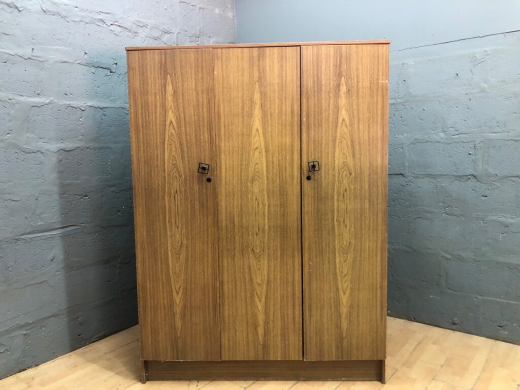 Two‑door freestanding wardrobe with hanging rail, shelves and internal mirror (183 × 54 × 134 cm)